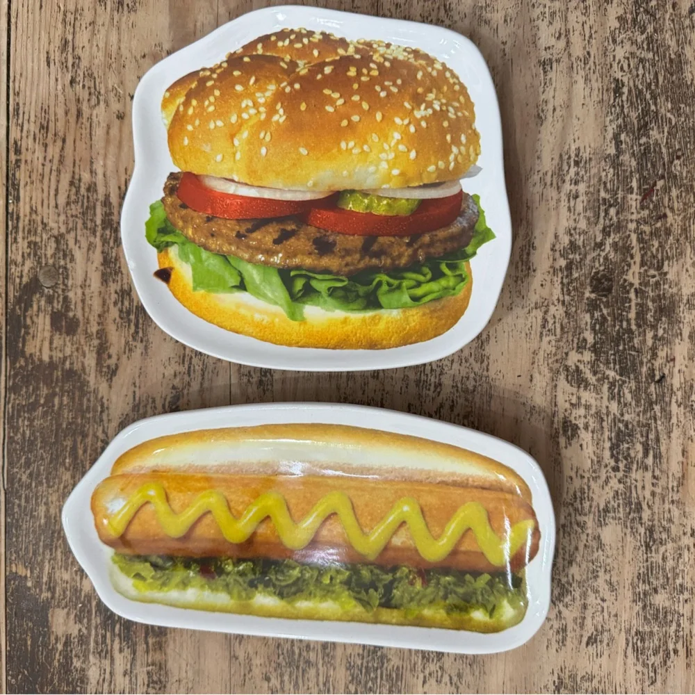 RARE 2006 BOSTON WAREHOUSE TRADING CORP. CERAMIC HAMBURGER AND HOT DOG PLATES